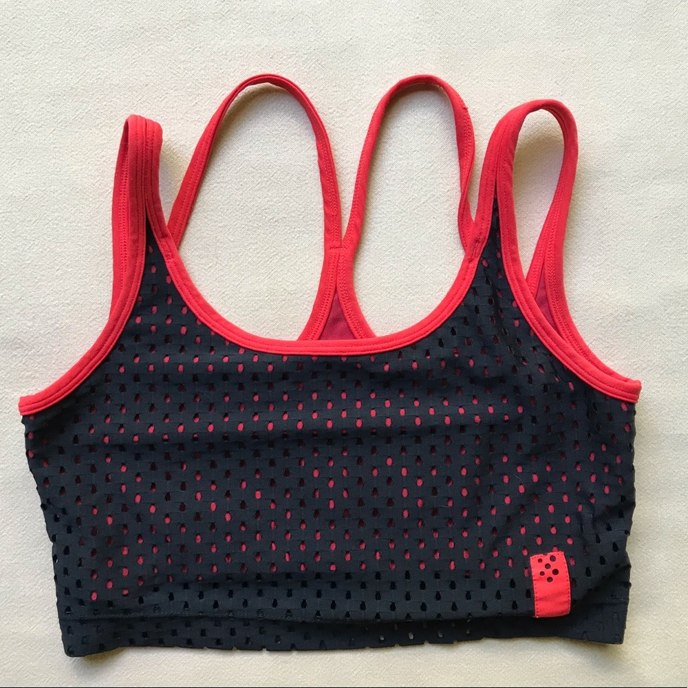 NIKE EXERCISE TOP